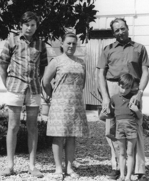 Photo_hisoire-de-famille-portrait_Chateau_Nardique_La_Graviere_vin_domaine_viticole_entre_deux_mers_Bordeaux Photo_hisoire-de-famille-portrait_Chateau_Nardique_La_Graviere_vin_domaine_viticole_entre_deux_mers_Bordeaux