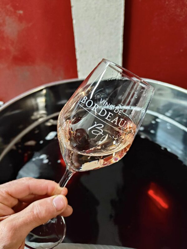 Verre_Vin_Rosé_Chateau_Nardique_La_Graviere_vin_domaine_viticole_entre_deux_mers_Bordeaux